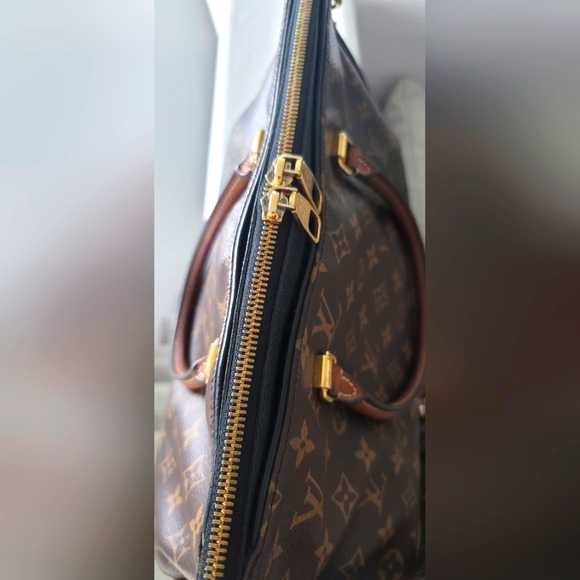 Authentic Louis Vuitton Pallas MM Monogram Canvas Black Leather Adjustable Strap - Picture 8 of 17